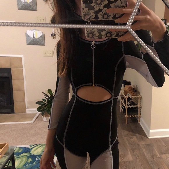 Black and white color block one piece jump suit - Picture 5 of 5